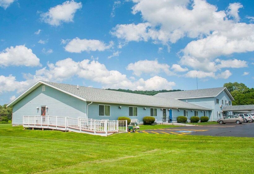 בית מלון כפרי Econo Lodge Cuba I86