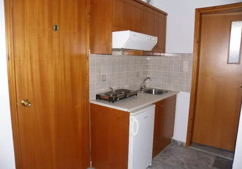 Отель Filoxenia Apartments