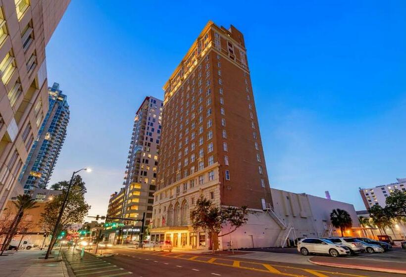 Отель Flor Tampa Downtown, Tapestry Collection By Hilton