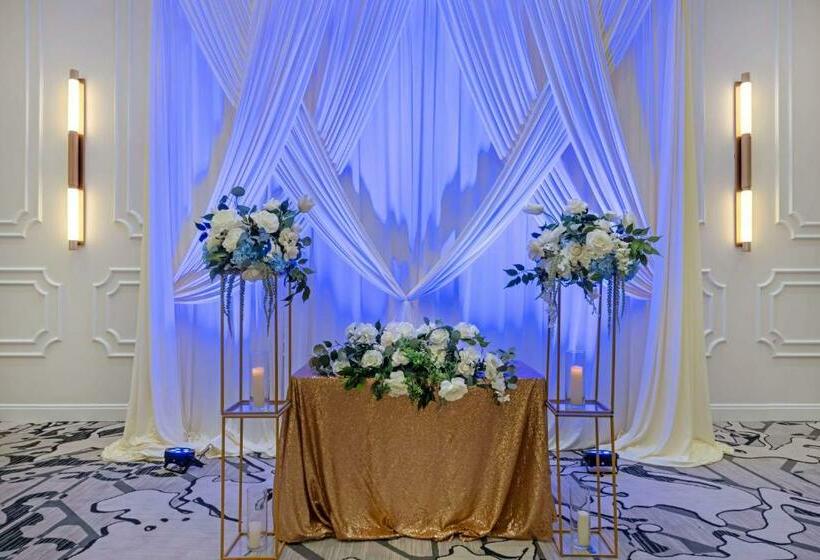 Отель Flor Tampa Downtown, Tapestry Collection By Hilton