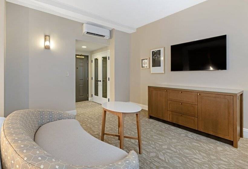 Отель Flor Tampa Downtown, Tapestry Collection By Hilton