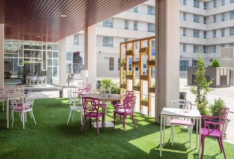 هتل Madrid Airport Suites, Affiliated By Meliá