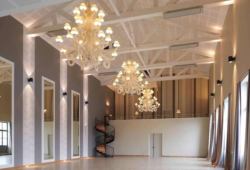 בית מלון כפרי Mercure Cholet Centre