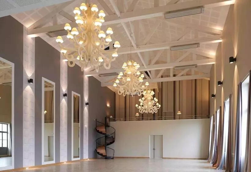 هتل Mercure Cholet Centre