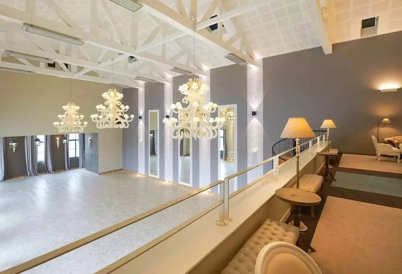 هتل Mercure Cholet Centre