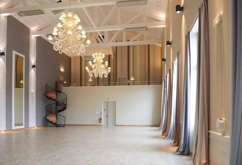 هتل Mercure Cholet Centre