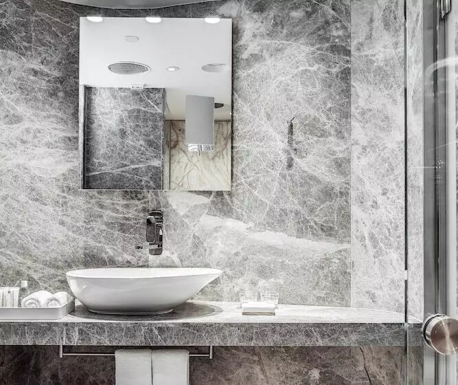 هتل Ovolo Central