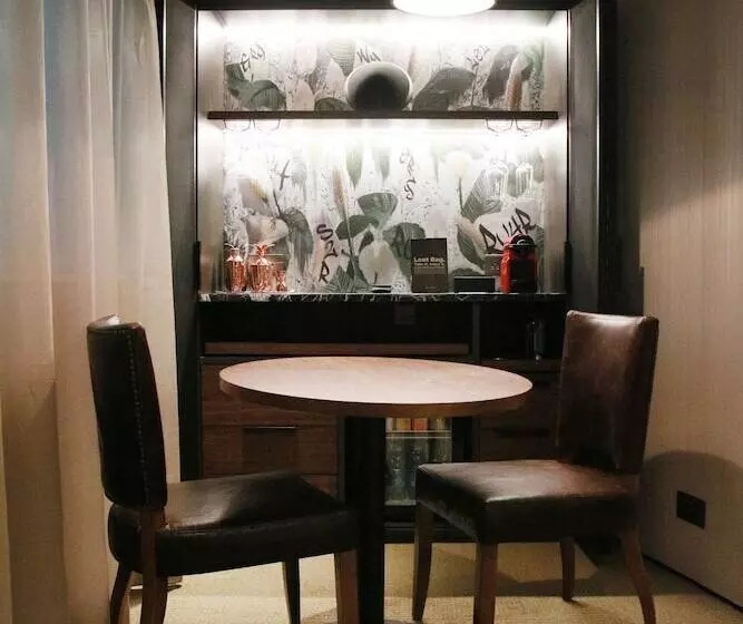 هتل Ovolo Central