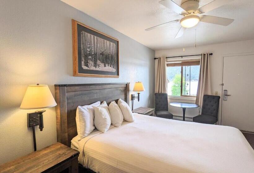 Отель Western Riviera Lakeside Lodging