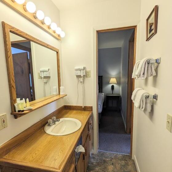 Отель Western Riviera Lakeside Lodging