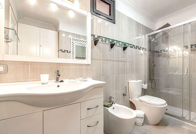 Tenerife Royal Gardens   Viviendas Vacacionales