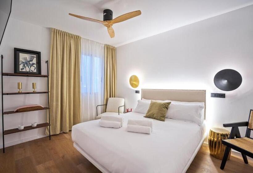 هتل Casa Trafalgar Barcelona