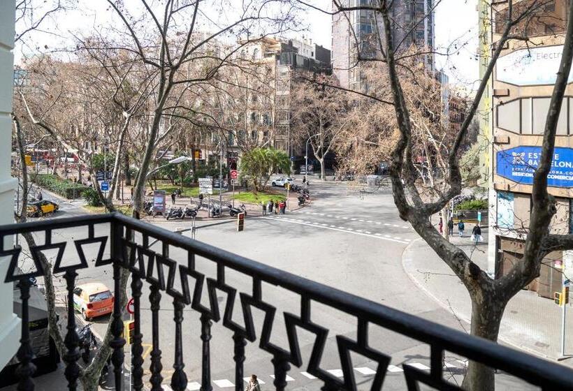 هتل Casa Trafalgar Barcelona