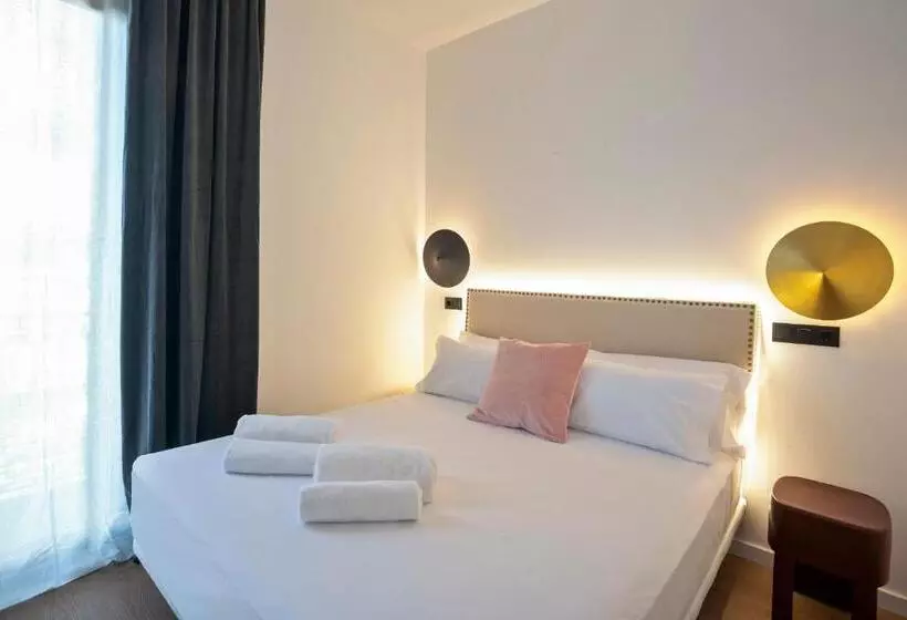 Отель Casa Trafalgar Barcelona