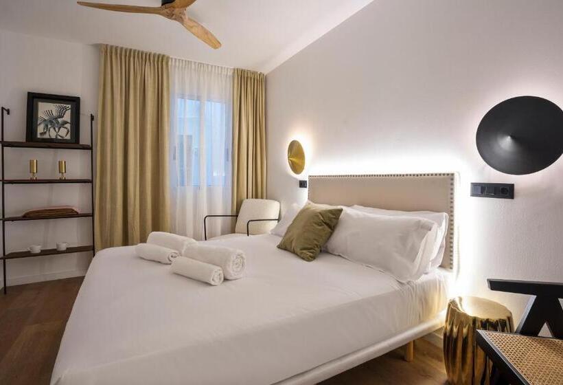 هتل Casa Trafalgar Barcelona