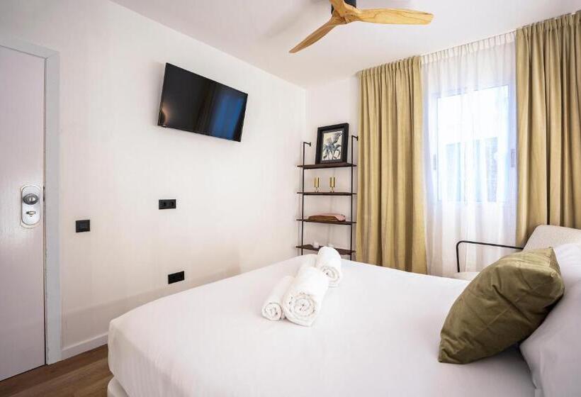 هتل Casa Trafalgar Barcelona