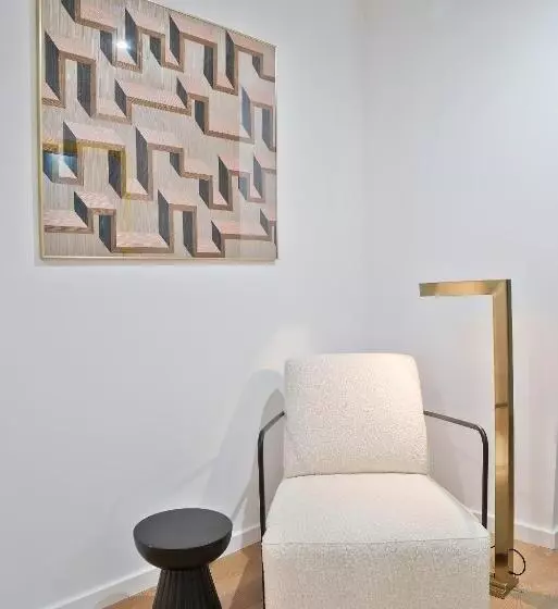 Отель Casa Trafalgar Barcelona