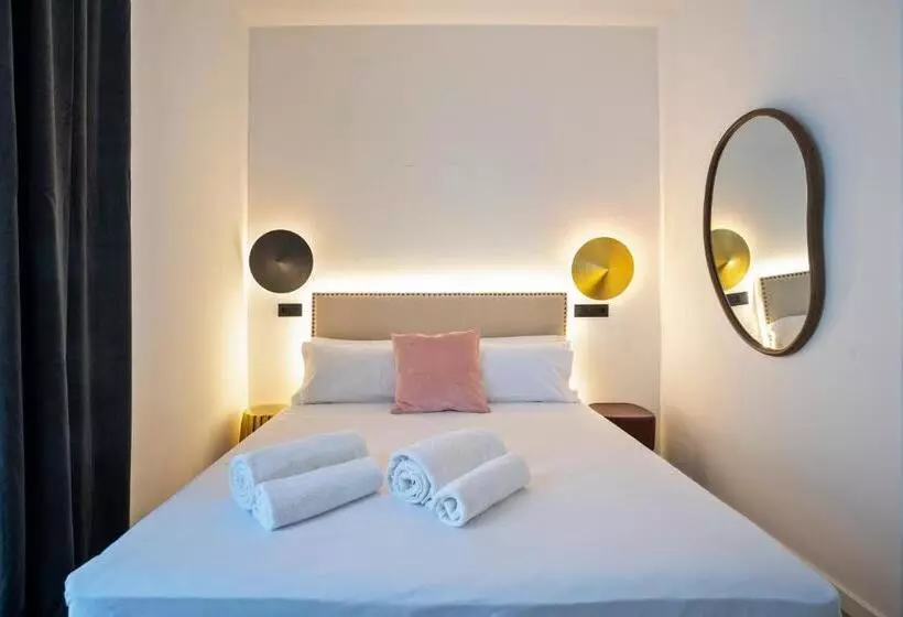 Отель Casa Trafalgar Barcelona