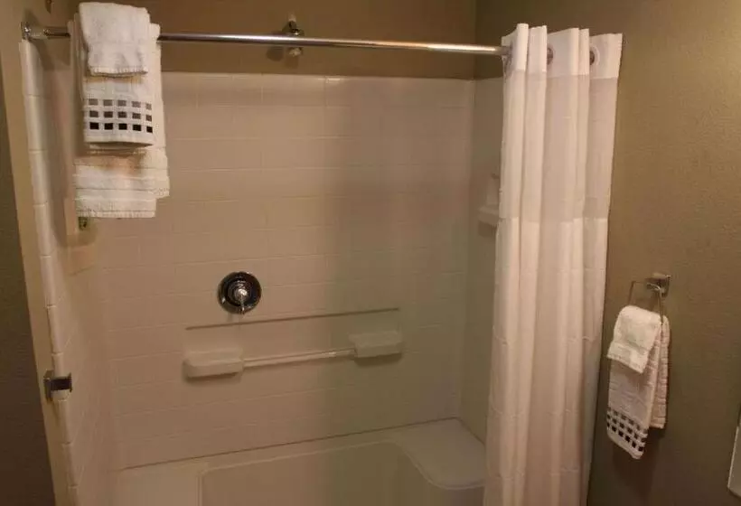 Hotelli Eagle's Den Suites Kenedy A Travelodge By Wyndham