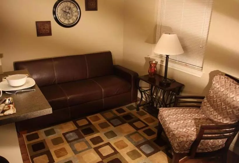 Hotelli Eagle's Den Suites Kenedy A Travelodge By Wyndham