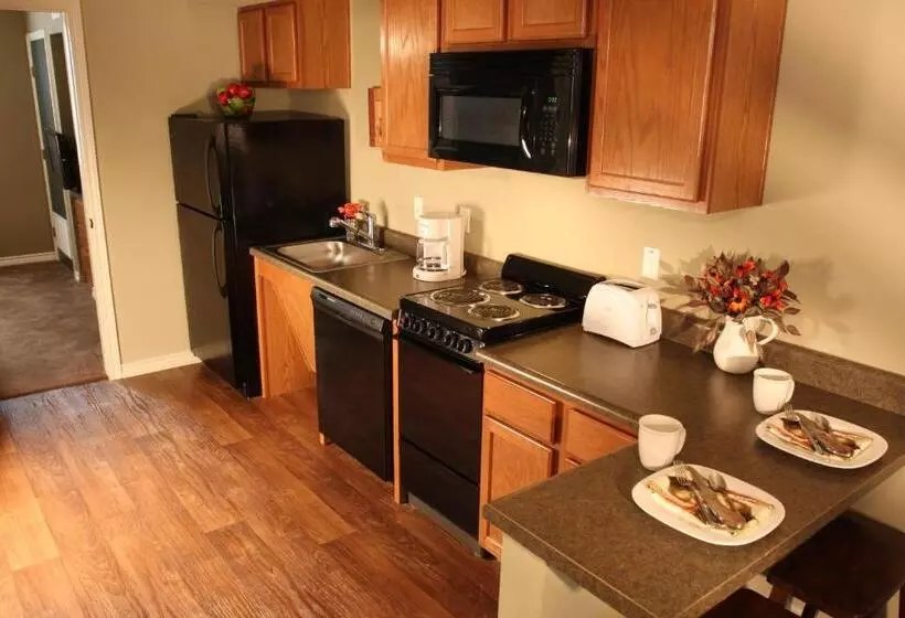 Hotelli Eagle's Den Suites Kenedy A Travelodge By Wyndham