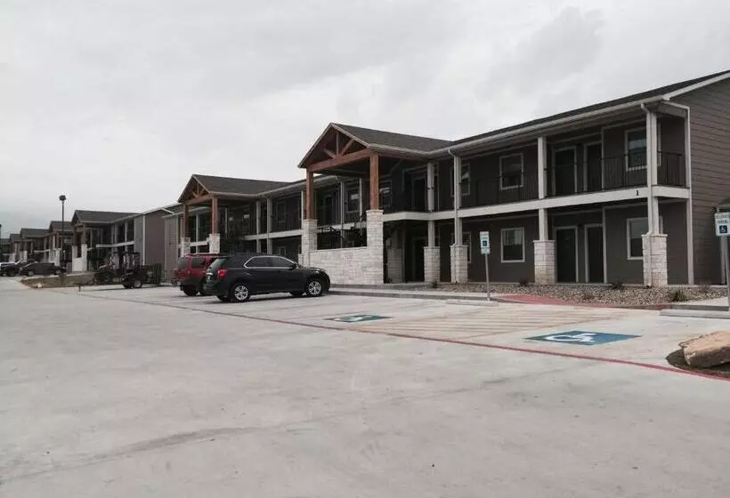 Hotelli Eagle's Den Suites Kenedy A Travelodge By Wyndham