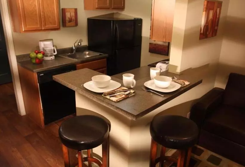 Hotelli Eagle's Den Suites Kenedy A Travelodge By Wyndham