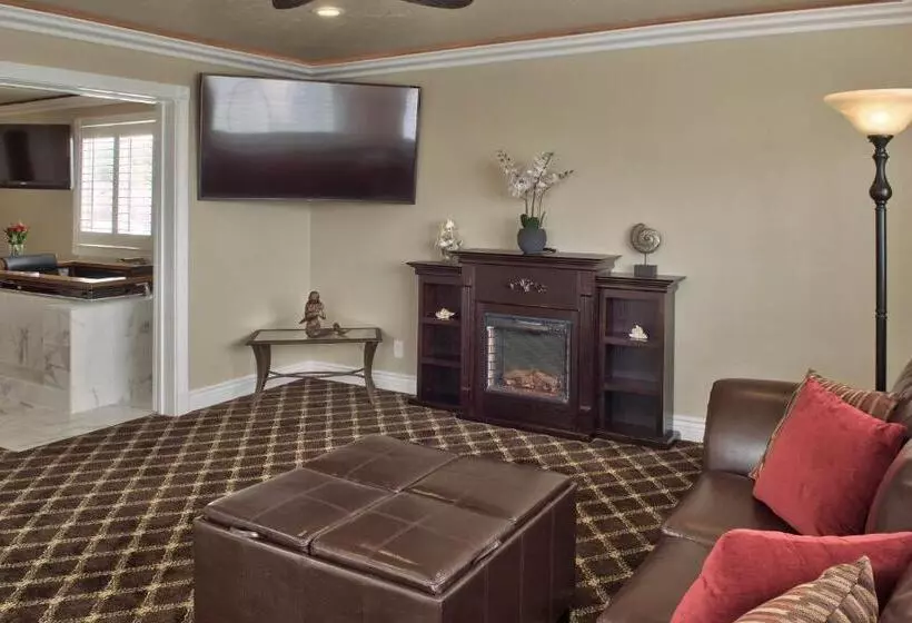 فندق Lovers Point Inn