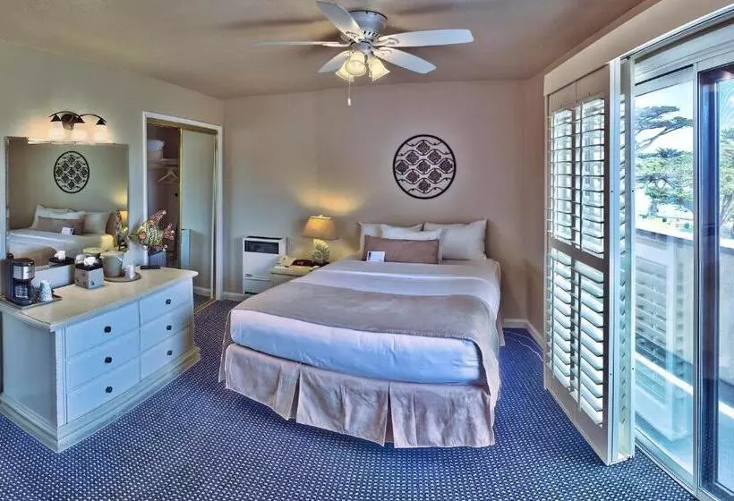 فندق Lovers Point Inn