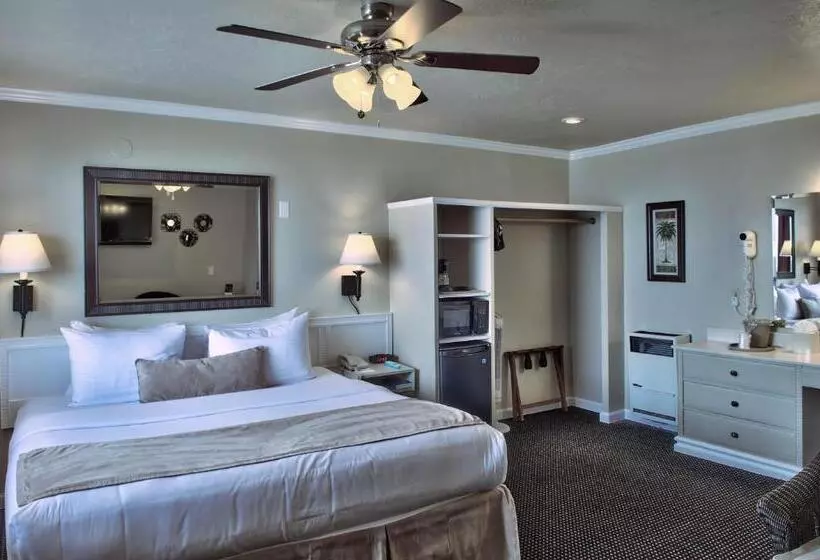 فندق Lovers Point Inn