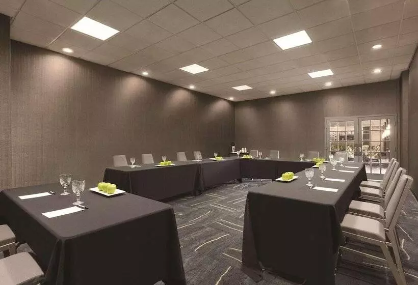 Radisson Hotel Mcallen Airport