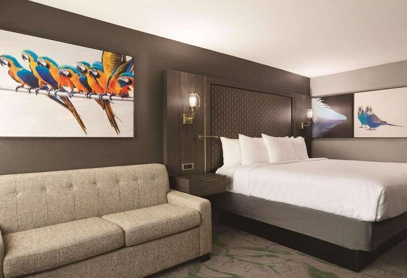 Radisson Hotel Mcallen Airport