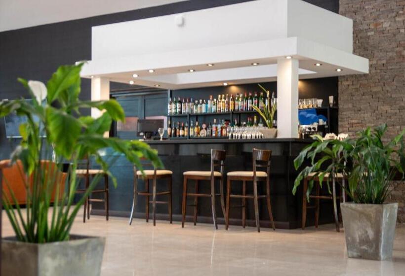 Howard Johnson Hotel & Convention Center Madariaga   Carilo