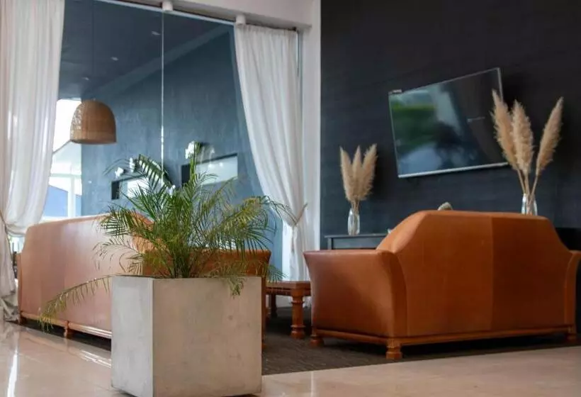 Howard Johnson Hotel & Convention Center Madariaga Carilo