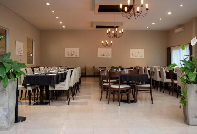 Howard Johnson Hotel & Convention Center Madariaga   Carilo