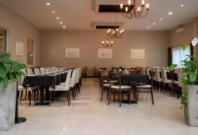 Howard Johnson Hotel & Convention Center Madariaga Carilo