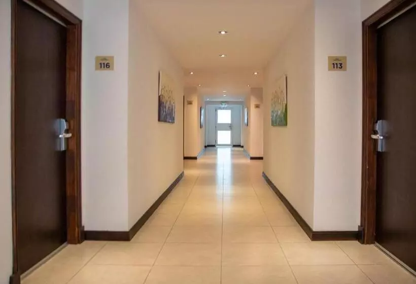 Howard Johnson Hotel & Convention Center Madariaga Carilo