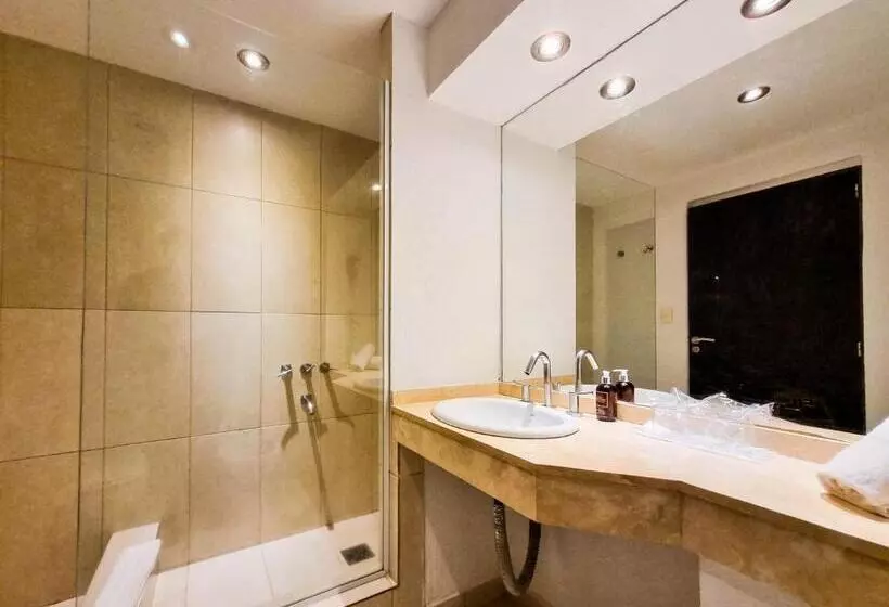 Howard Johnson Hotel & Convention Center Madariaga Carilo