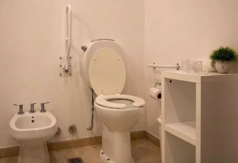 Howard Johnson Hotel & Convention Center Madariaga Carilo