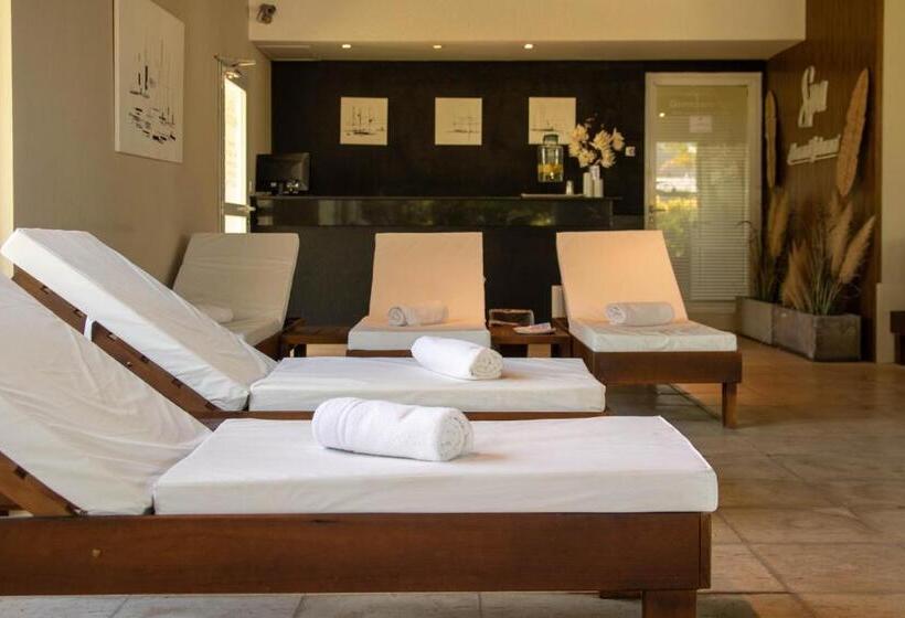 Howard Johnson Hotel & Convention Center Madariaga   Carilo