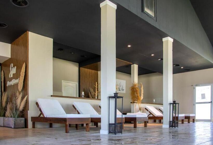 Howard Johnson Hotel & Convention Center Madariaga   Carilo