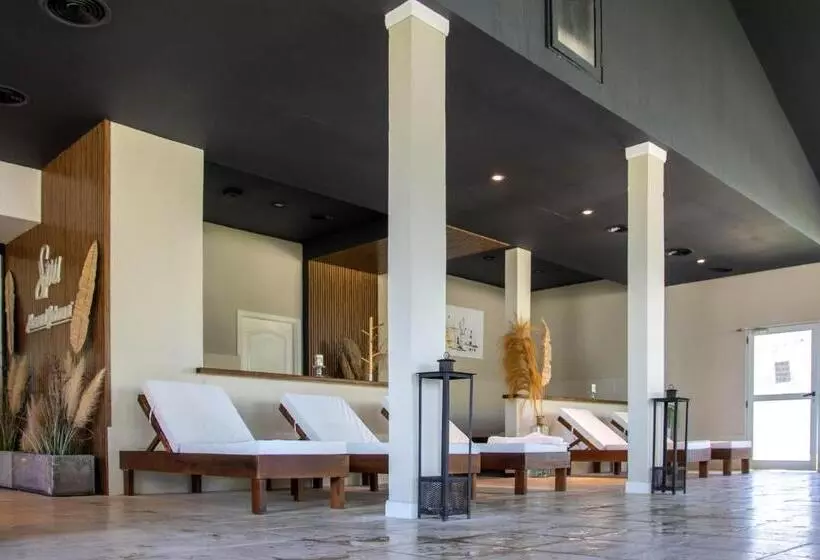 Howard Johnson Hotel & Convention Center Madariaga Carilo