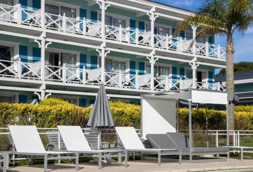 Howard Johnson Hotel & Convention Center Madariaga Carilo