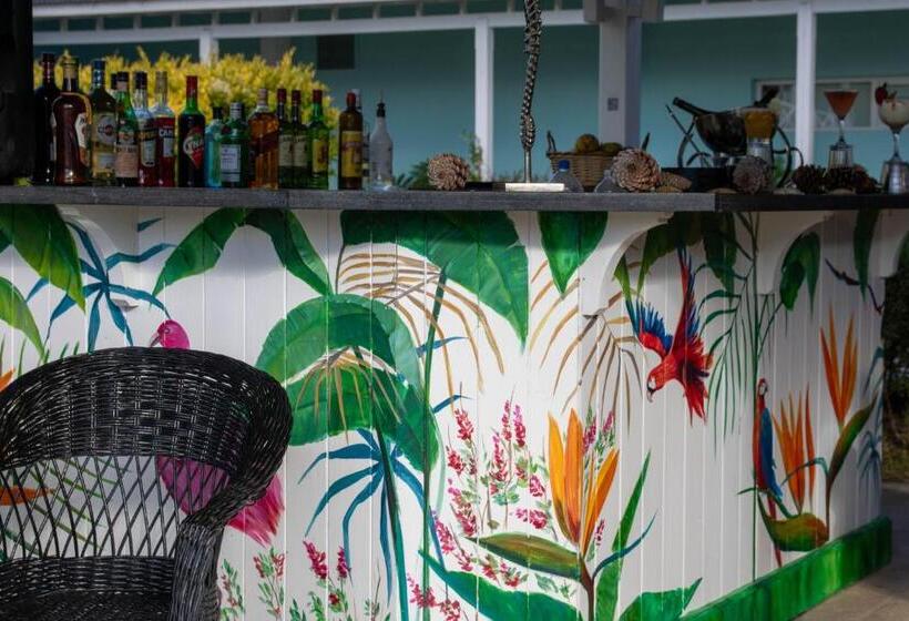 Howard Johnson Hotel & Convention Center Madariaga   Carilo