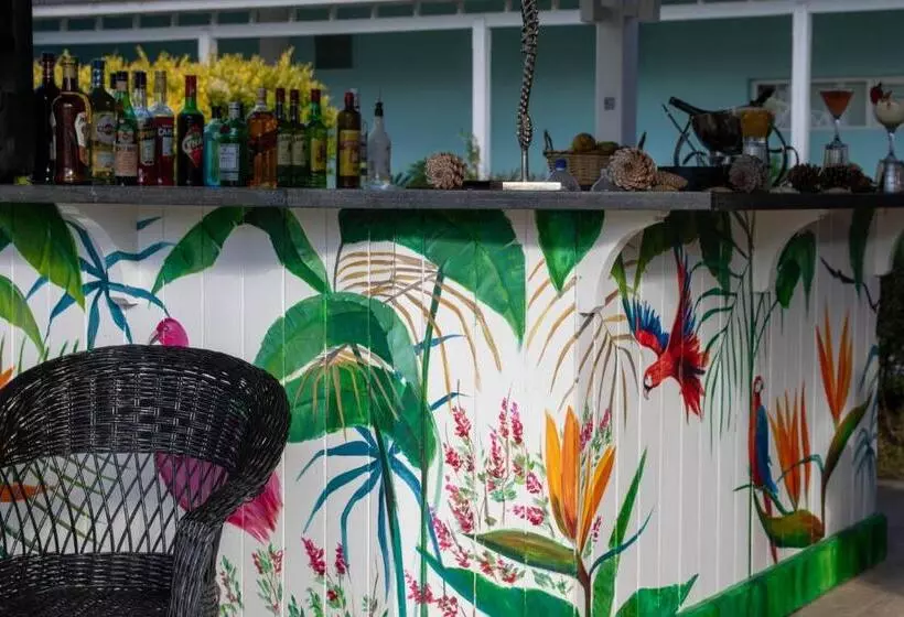 Howard Johnson Hotel & Convention Center Madariaga Carilo