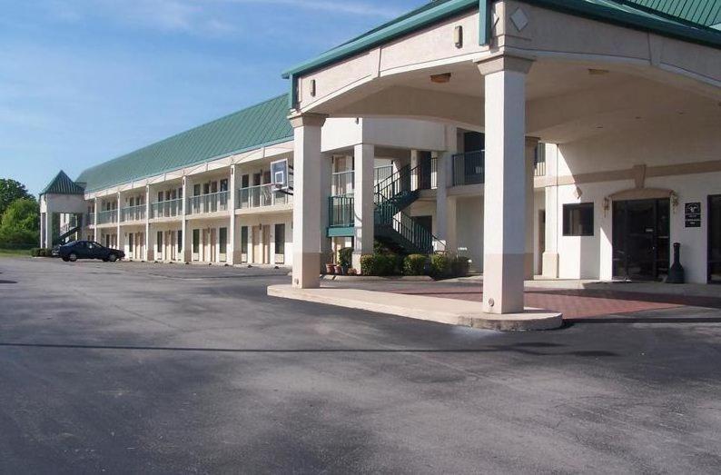 فندق على الطريق Celebration Inn