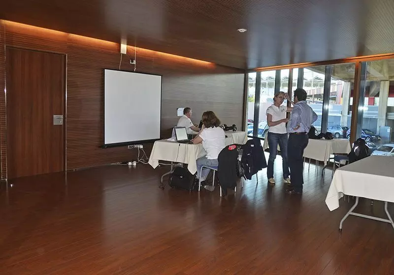 Отель Barcelona Sailing Hostel