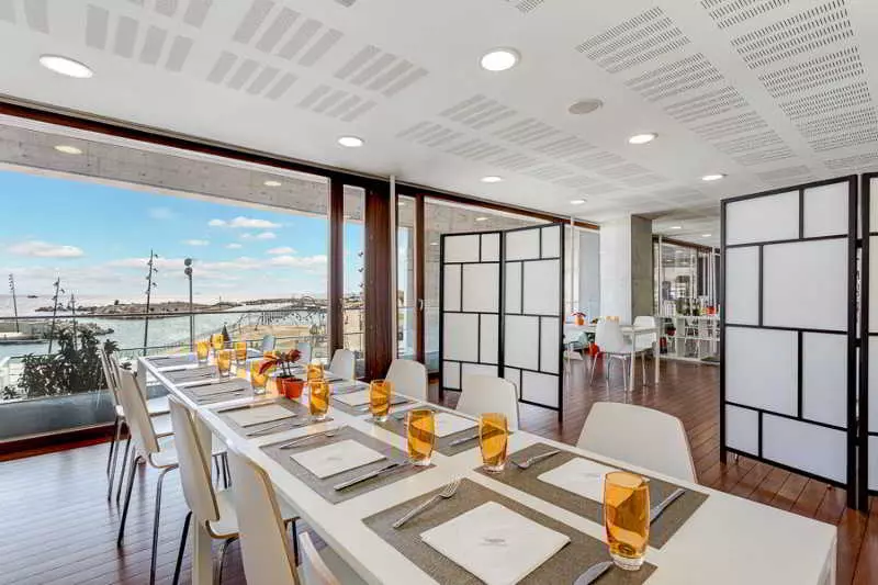 Отель Barcelona Sailing Hostel