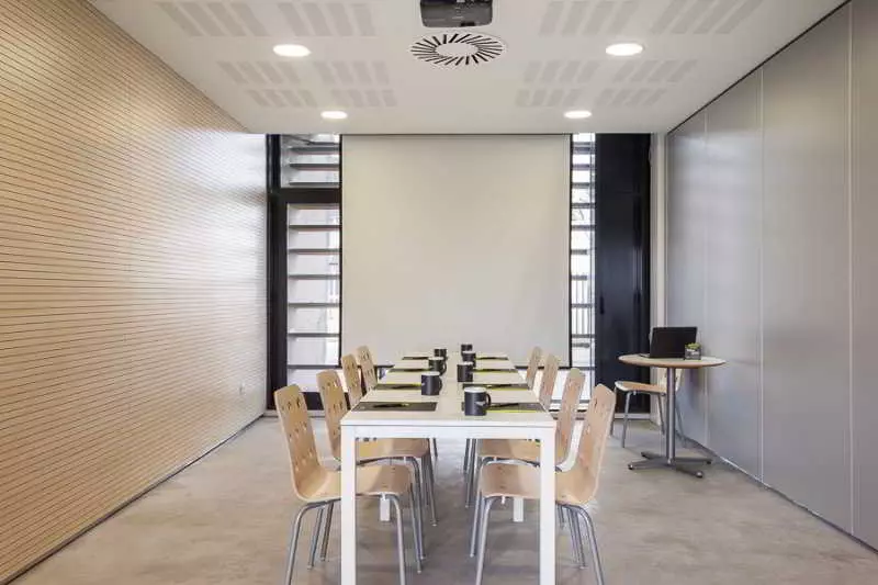 Отель Barcelona Sailing Hostel