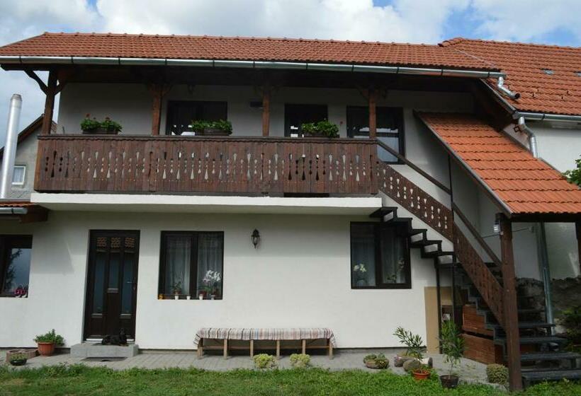 تختخواب و صبحانه Havasi Gyopár